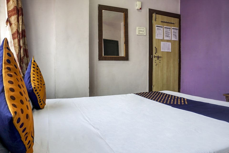 SPOT ON Akshay Lodge, Alandi, Pune