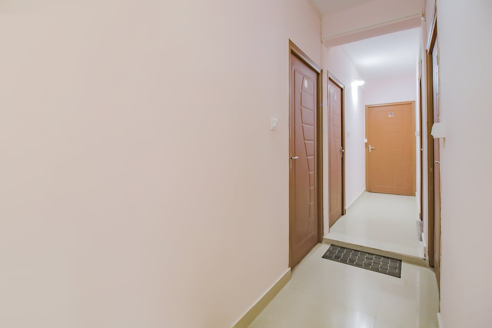 OYO Sri Dhanalaxmi Boarding And Lodging, Jalahalli Bangalore, Bangalore