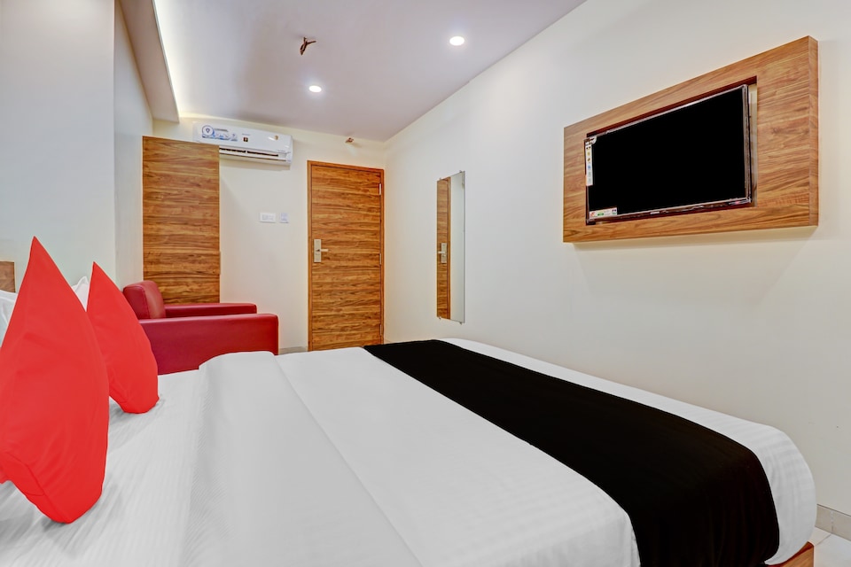 Capital O 79228 Hotel Peninsula Suites, Mumbai CST-Churchgate-Colaba, Mumbai