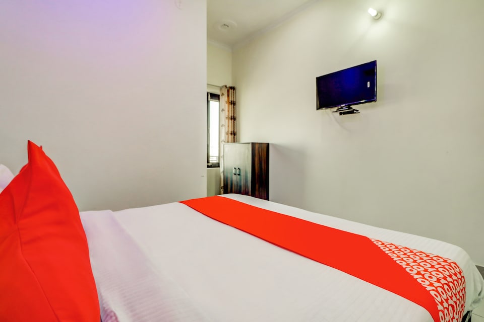 OYO 79242 Hotel City Heart, Rohtak, Rohtak