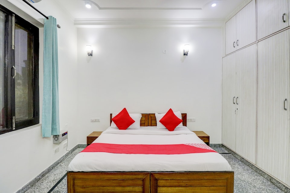 OYO 79248 Hotel Rising Stay, Medanta, Gurgaon