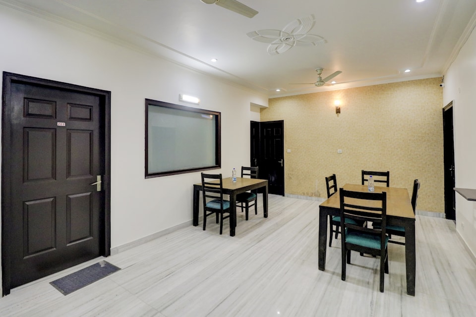 OYO 79248 Hotel Rising Stay, Medanta, Gurgaon