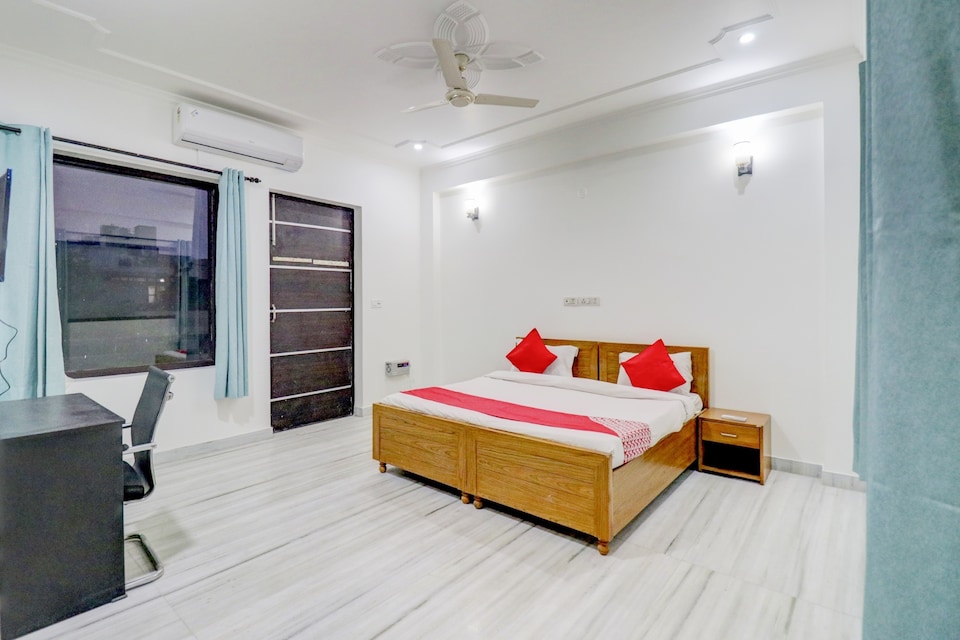 OYO 79248 Hotel Rising Stay, Medanta, Gurgaon