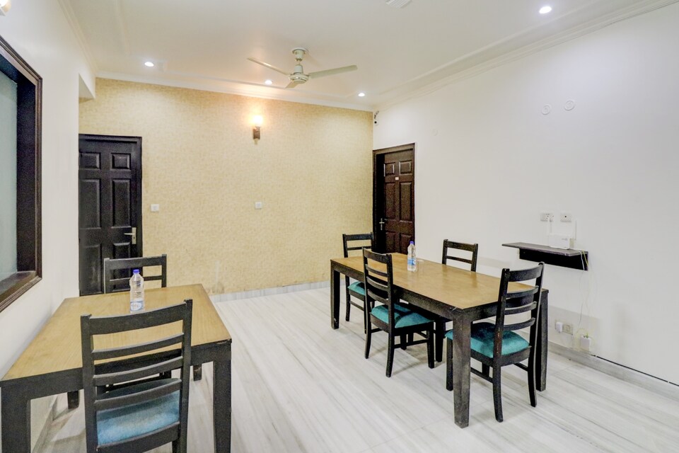 OYO 79248 Hotel Rising Stay, Medanta, Gurgaon