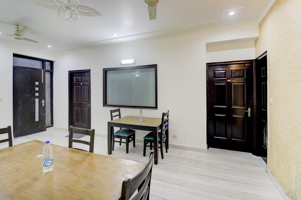 OYO 79248 Hotel Rising Stay, Medanta, Gurgaon