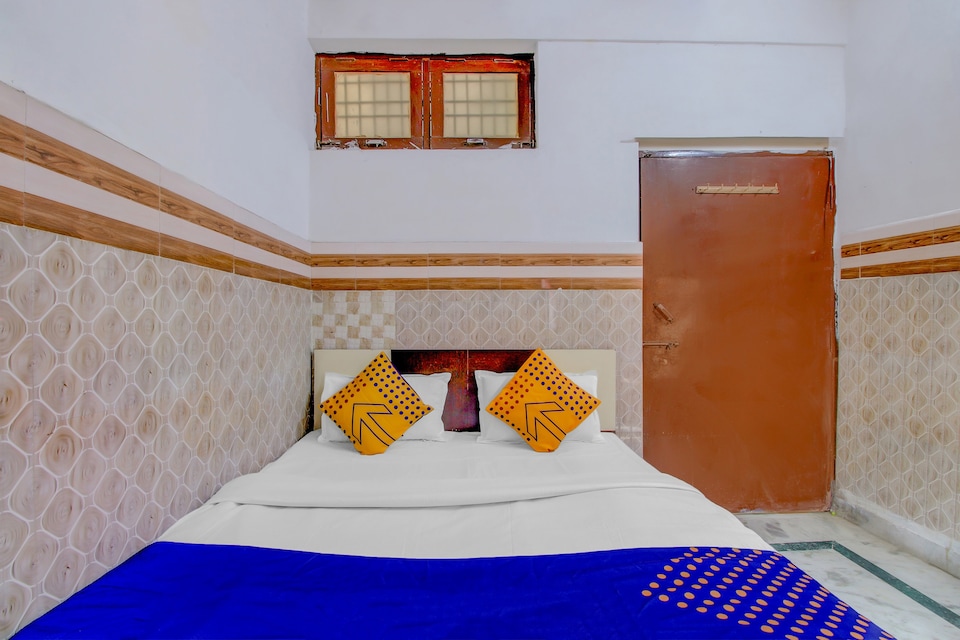 SPOT ON AGR489 Hotel Relax, Corporate Complex, Agra