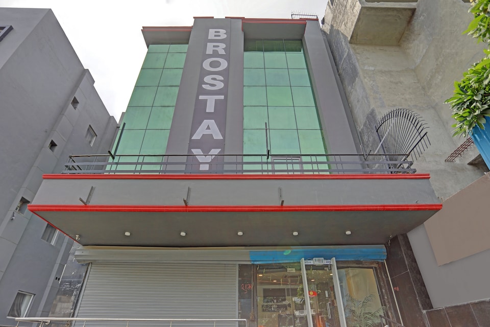 OYO Townhouse  409 Brostay Meera Bagh, Paschim Vihar Delhi, Delhi