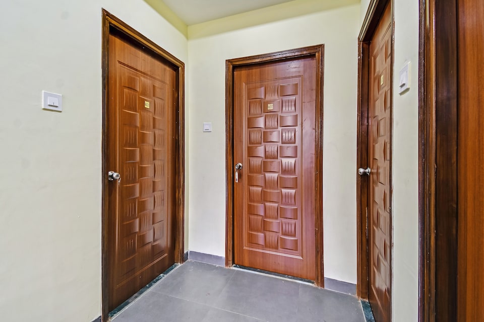 Hotel O OM Shanti Palace, Ruby Hospital Kolkata, Kolkata