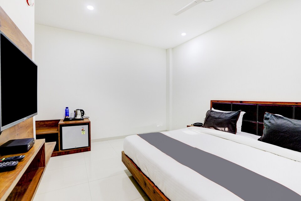 Collection O 79334 Hotel Maa Gayatri, Alkapuri Vadodara, Vadodara