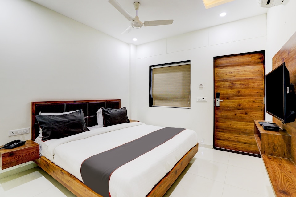 Collection O 79334 Hotel Maa Gayatri, Alkapuri Vadodara, Vadodara