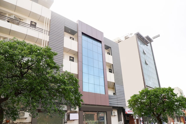 Collection O Mahavir Enclave Near Dashrath Puri Metro Station