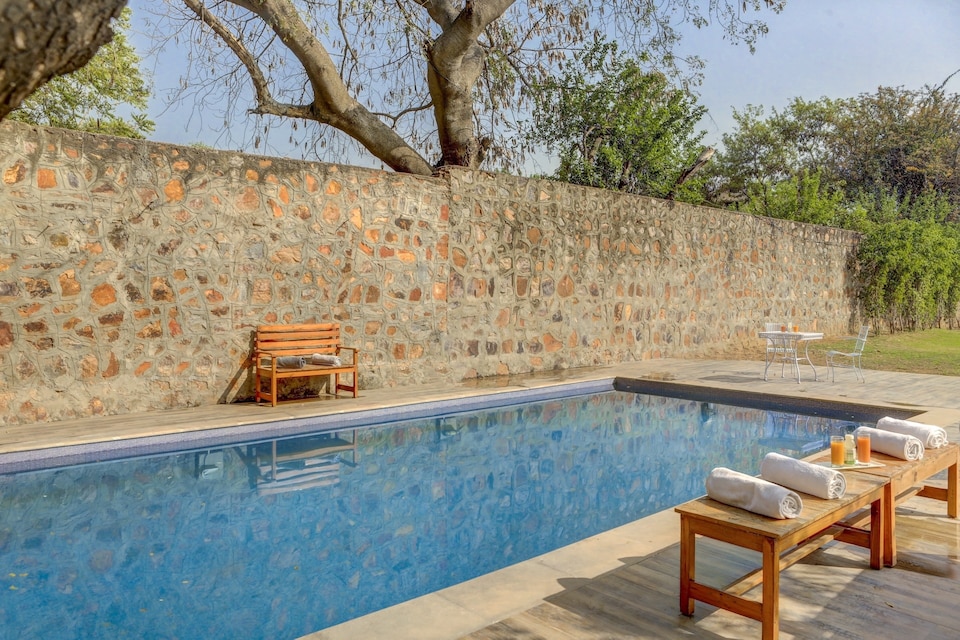 Belvilla 5BHK Modern Farm-stay with private pool, Manesar, Manesar