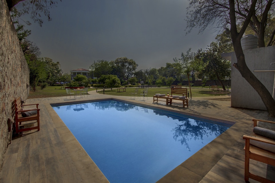 Belvilla 5BHK Modern Farm-stay with private pool, Manesar, Manesar