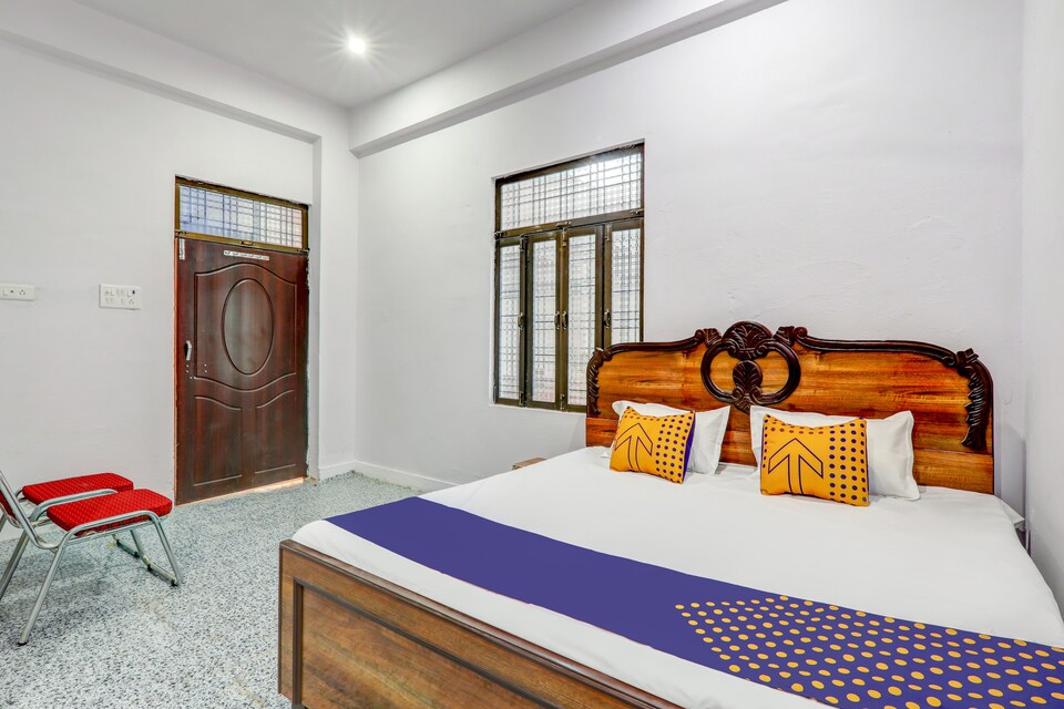 SPOT ON 79385 Hotel Kamla, Jhusi, Prayagraj