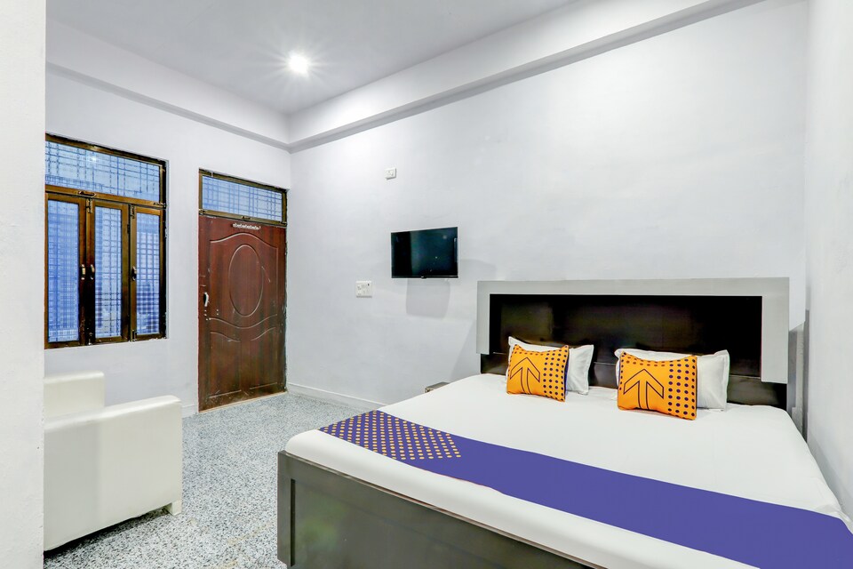 SPOT ON 79385 Hotel Kamla, Jhusi, Prayagraj