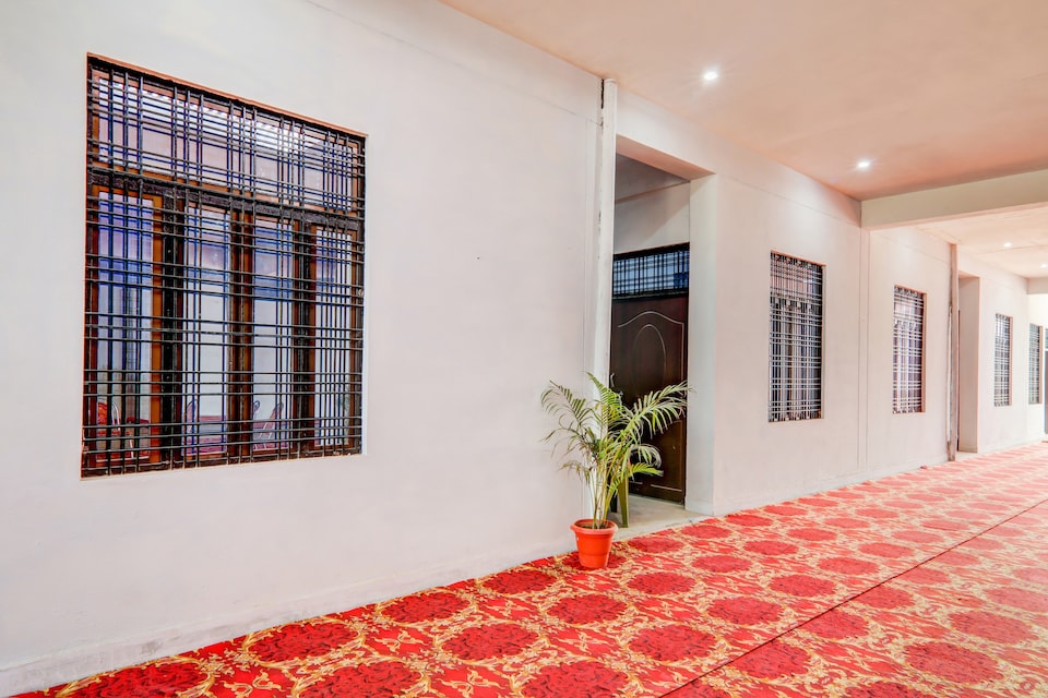 Hotel O Kamla, Jhusi, Prayagraj