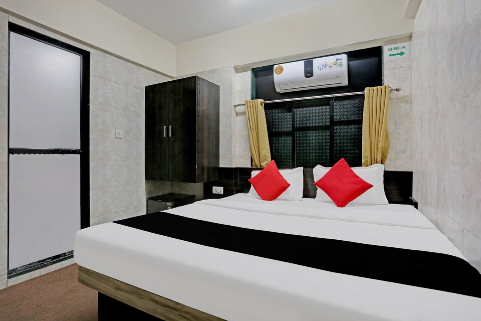 Capital O 79386 Hotel Emirates, Mumbai CST-Churchgate-Colaba, Mumbai