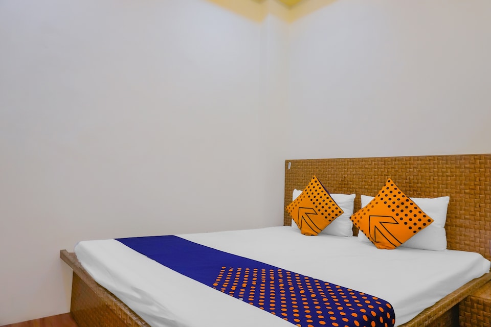 SPOT ON Sk Lodge, Alandi, Pune