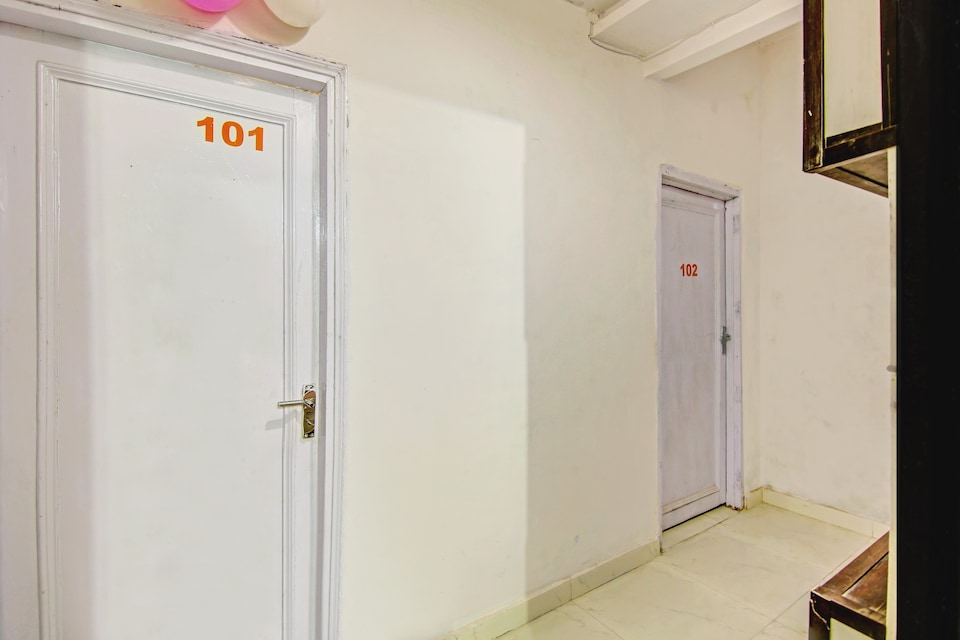 OYO Flagship 79451 Blue Star, Ghaziabad City, Ghaziabad