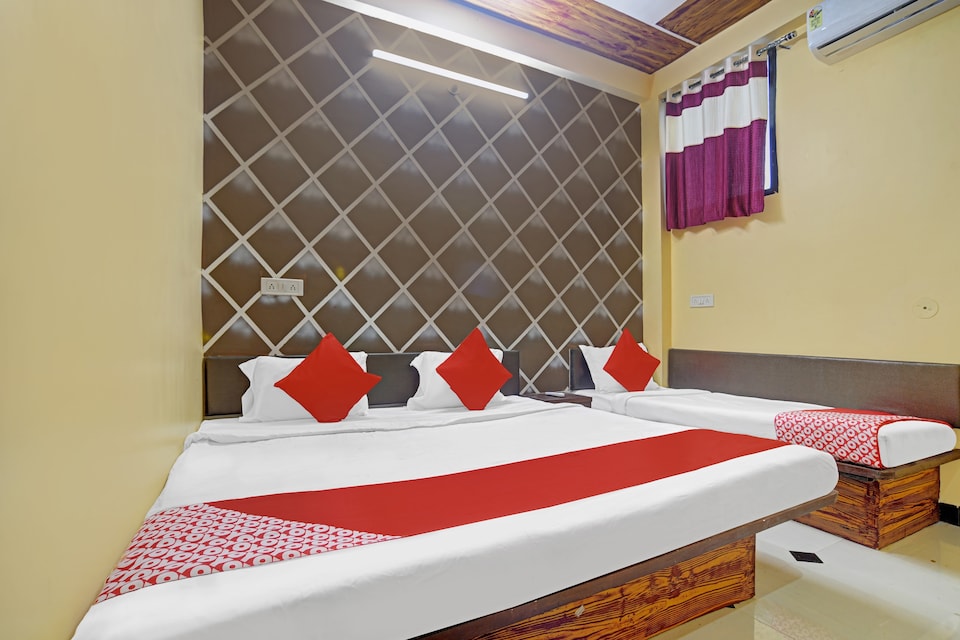 OYO 79454 Shree Laxmi Palace, Mahakal Temple, Ujjain