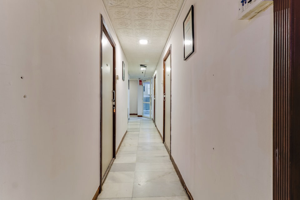 OYO 79455 Flagship Hotel Plaza, Mumbai Bandra-Khar-Santacruz, Mumbai