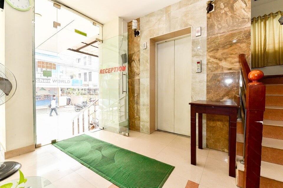 Collection O Metro Kochi, MG Road Kochi, Kochi