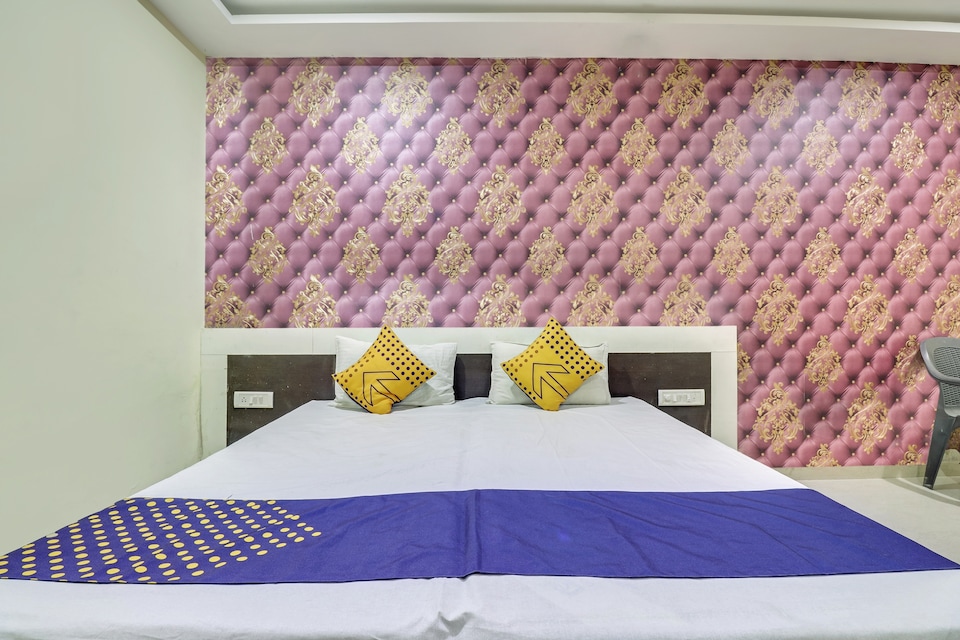 SPOT ON 79560 Hotel Rahul Palace, Mumbai Panvel-CBD, Mumbai