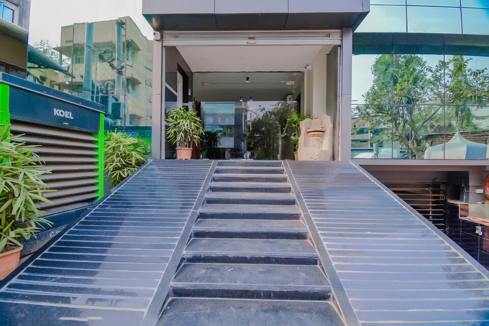 Capital O 79563 Hotel Ambika Grand, Platan Bazar Guwahati, Guwahati