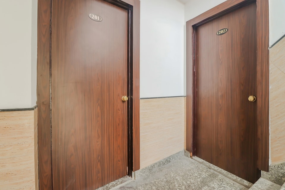 Hotel O Lake Residency , Anand Vihar Delhi, Delhi