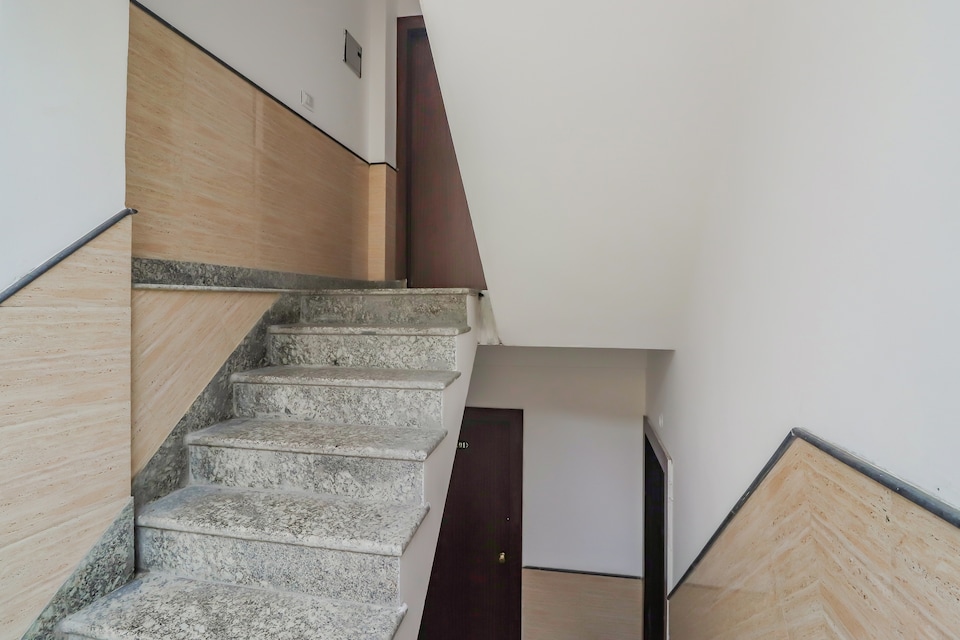 Hotel O Lake Residency , Anand Vihar Delhi, Delhi