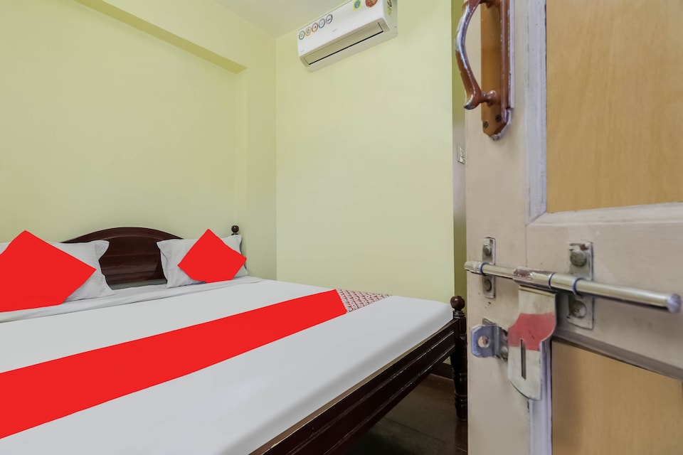 OYO 79595 Shanthi Lodge, Madurai Outskirts, Madurai