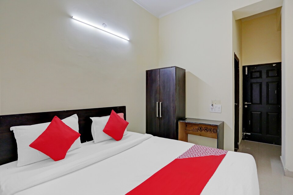 OYO Rl Residency Near Pvr Ansal Plaza Greater Noida, Greater Noida, Noida