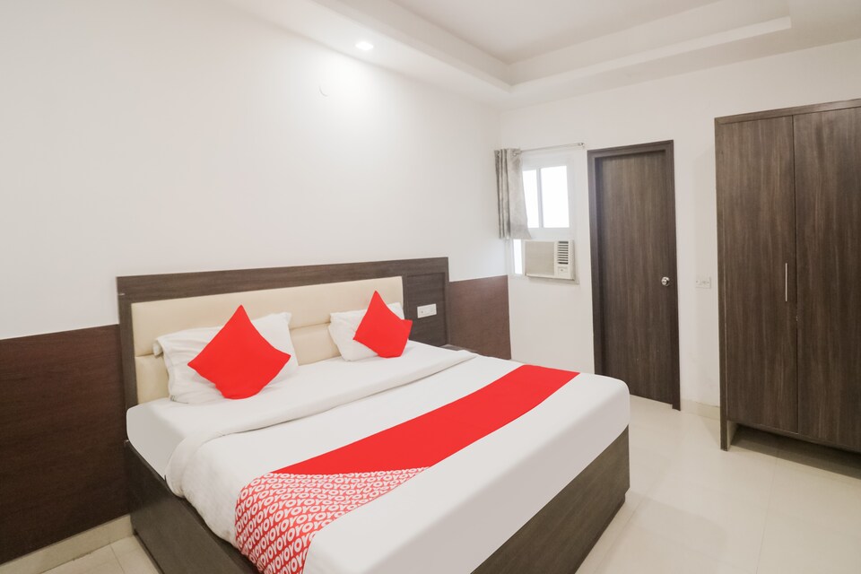 OYO 79609 Hotel Star, Airport Delhi, Delhi Transit