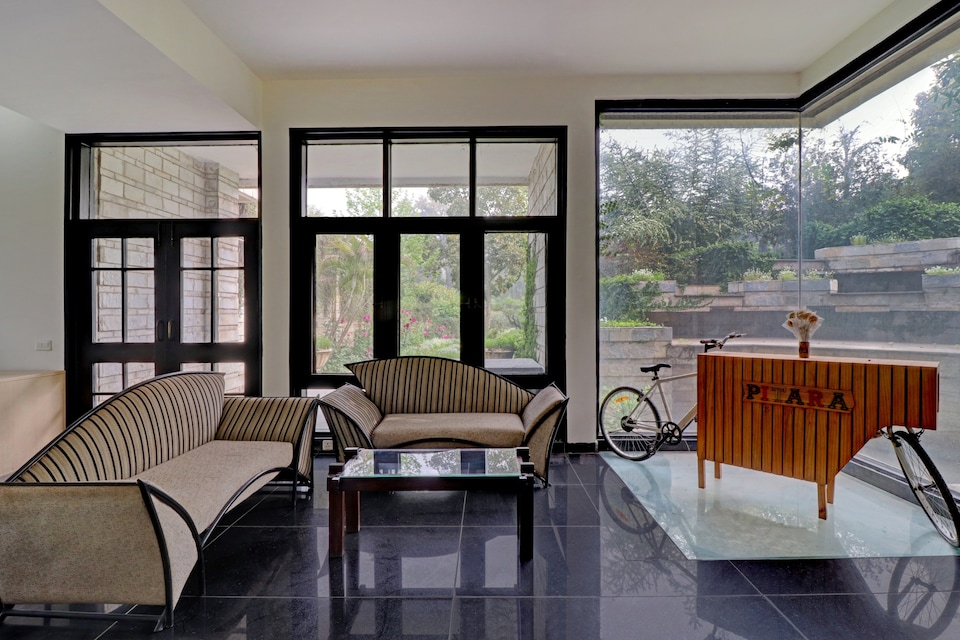 Belvilla 3BHK 5 acre Lavish Farmstay with Bonsai Plantation and Nature walk, Chhatarpur Delhi, Delhi