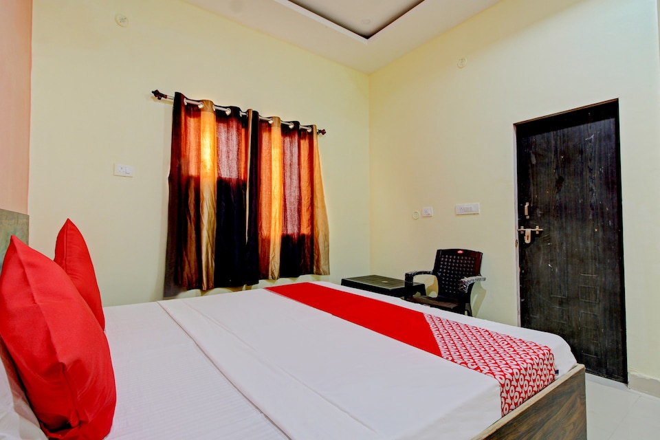 OYO 79672 Hotel Shri Aadhyabrah Peeth, Iskcon Vrindavan, Vrindavan