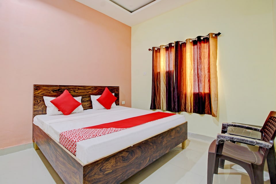 OYO 79672 Hotel Shri Aadhyabrah Peeth, Iskcon Vrindavan, Vrindavan