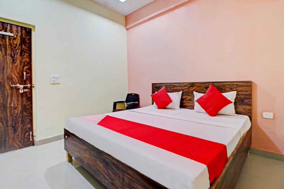 OYO 79672 Hotel Shri Aadhyabrah Peeth, Iskcon Vrindavan, Vrindavan