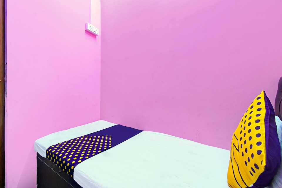 SPOT ON 79678 Sadia P Guest House, Esplanade Kolkata, Kolkata