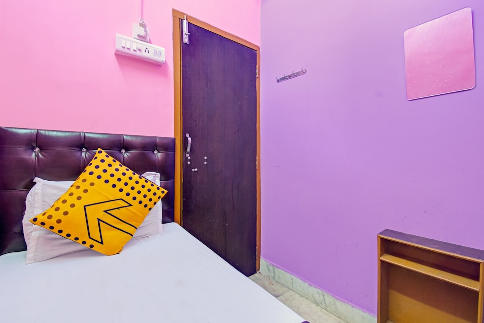 SPOT ON 79678 Sadia P Guest House, Esplanade Kolkata, Kolkata