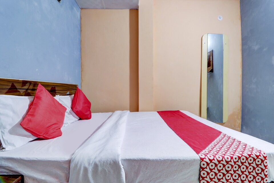 OYO 79682 Hotel Diamond, Ghaziabad City, Ghaziabad