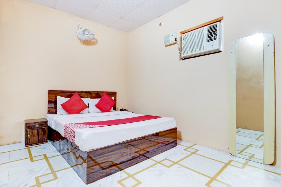 OYO 79682 Hotel Diamond, Ghaziabad City, Ghaziabad