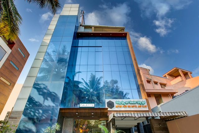 Super Townhouse Oak JVH hotel (Next to Mysore Road Metro Station)