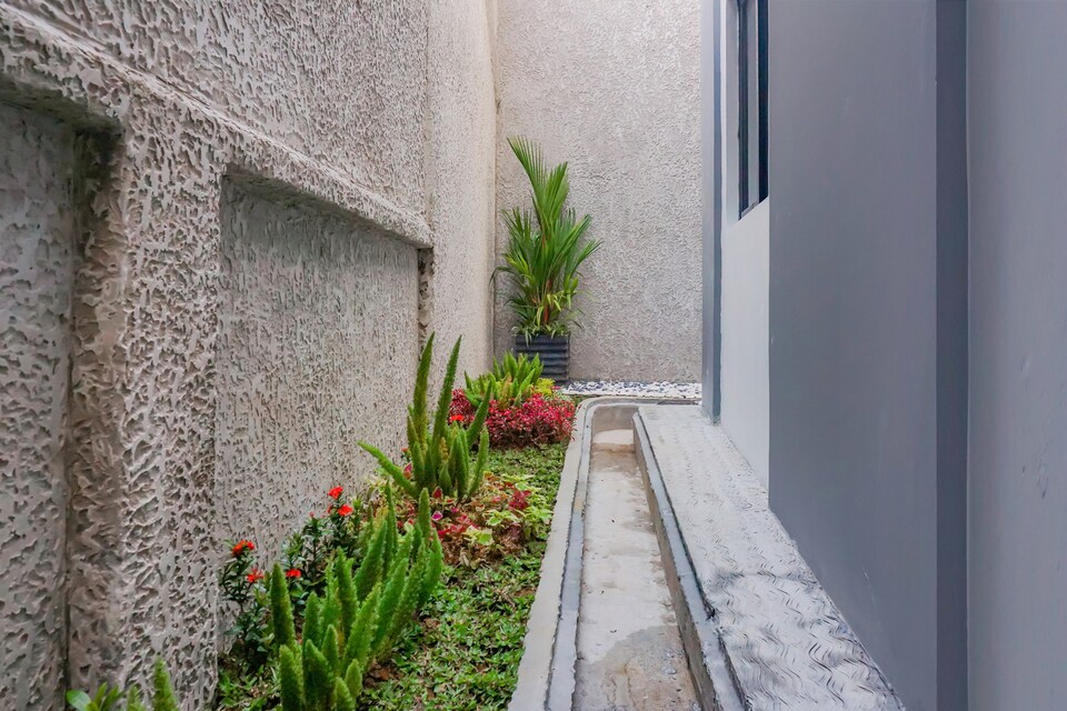 OYO Flagship 90343 Slipi Inn, Tanjung Duren, Jakarta