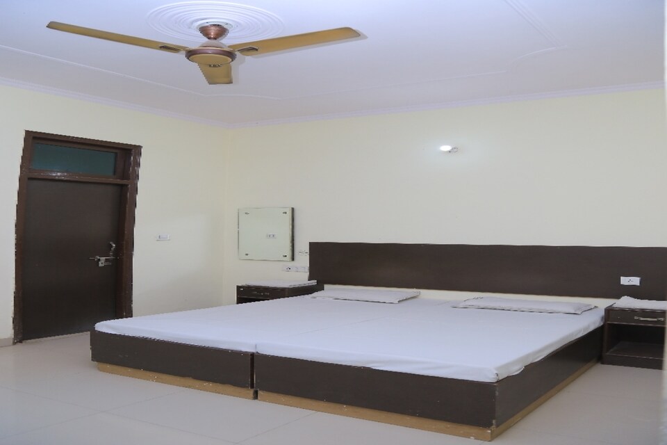 SPOT ON 79716 Amigos Inn, Fatehabad Road, Agra