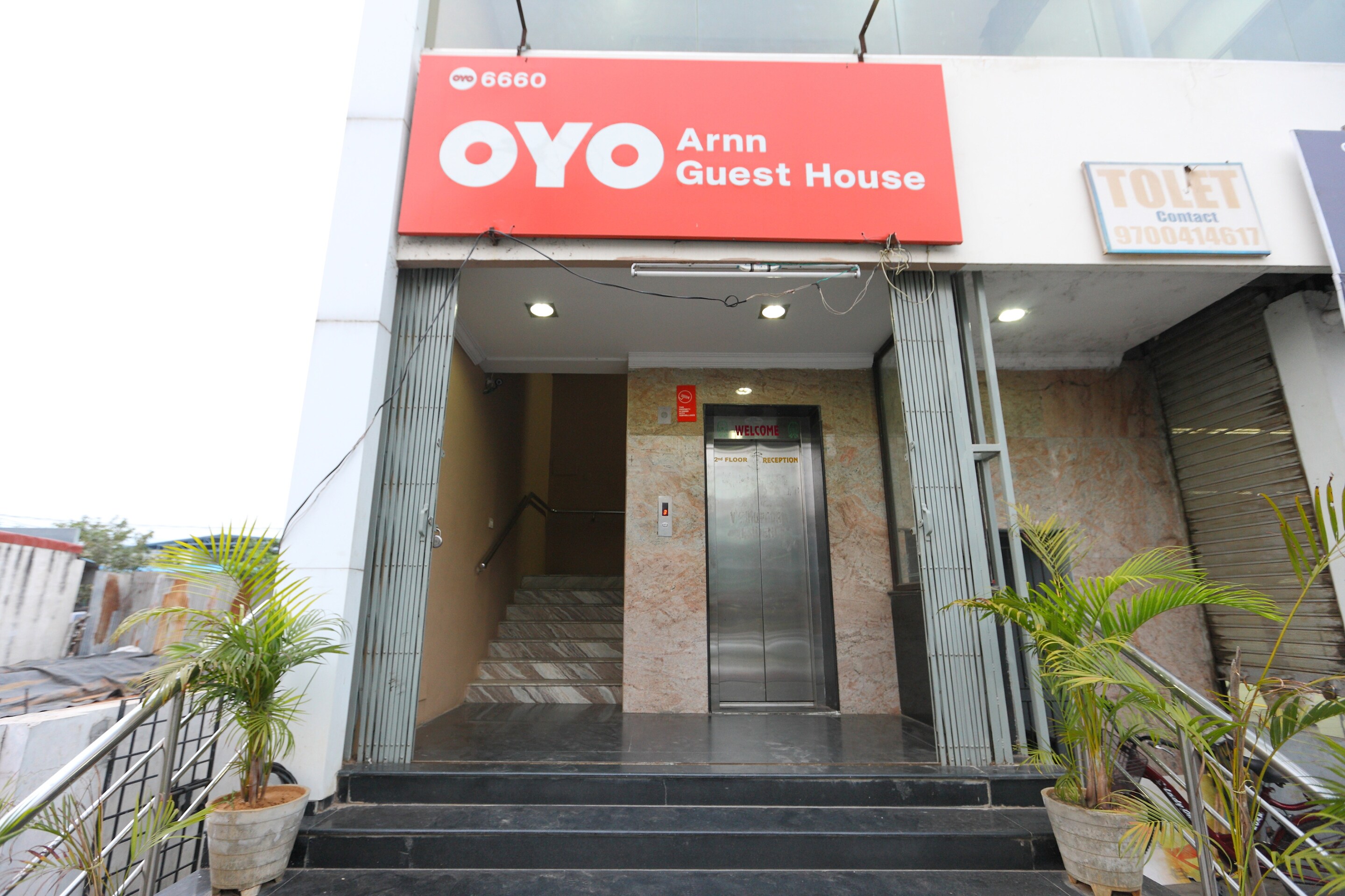 OYO 6660 near Railway Station