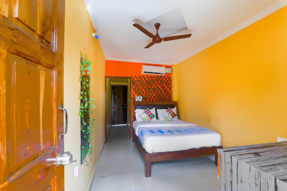 Oyo 72190 Baba Guest House, Candolim, Goa