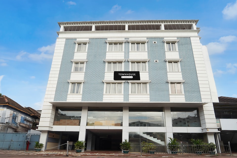 Super Townhouse MG Road Trivandrum Formerly Nandanam Park, M G Road Trivandrum, Trivandrum