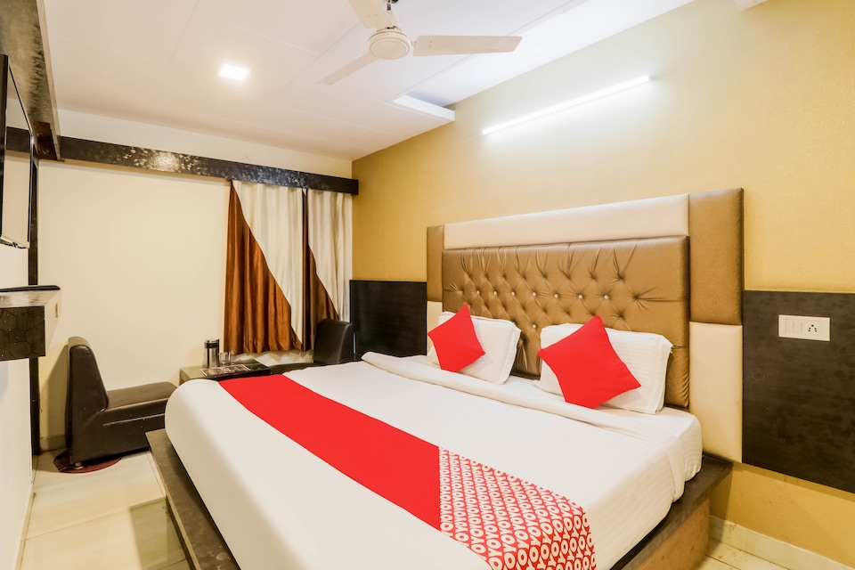OYO Hotel Samrat Near Sahara Ganj Mall, Charbagh Lucknow, Lucknow