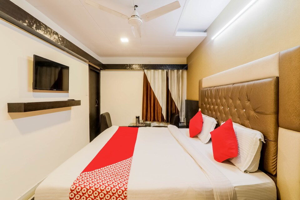 OYO Hotel Samrat Near Sahara Ganj Mall, Charbagh Lucknow, Lucknow