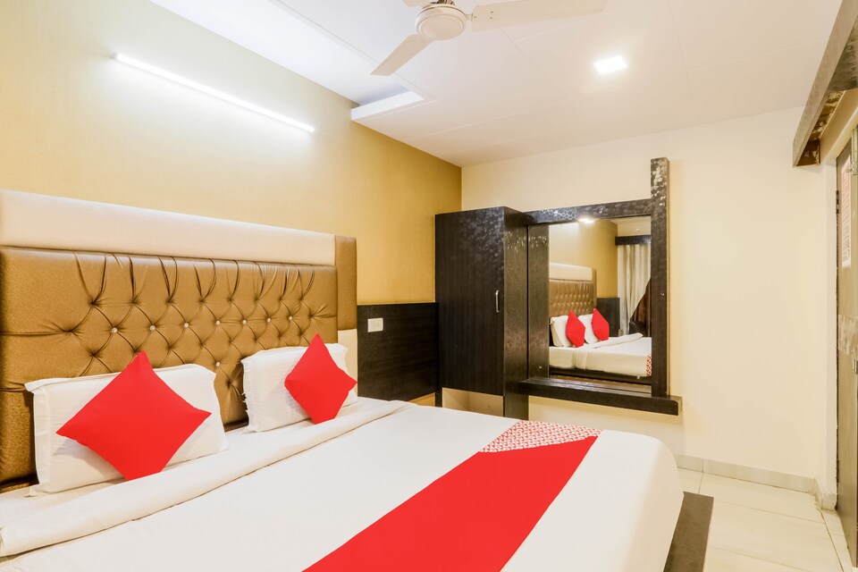 OYO Hotel Samrat Near Sahara Ganj Mall, Charbagh Lucknow, Lucknow